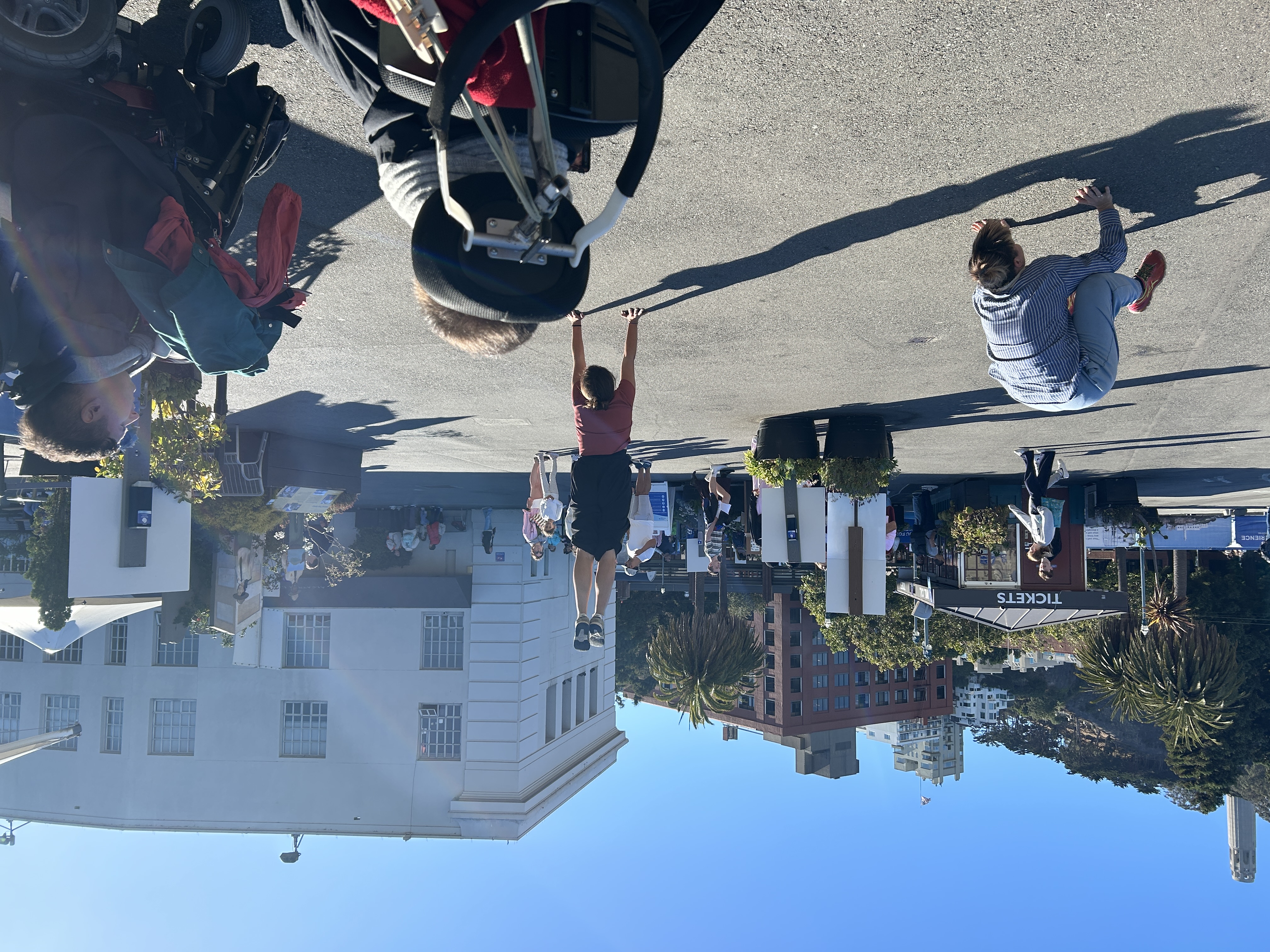 Handstandtraining beim Warten