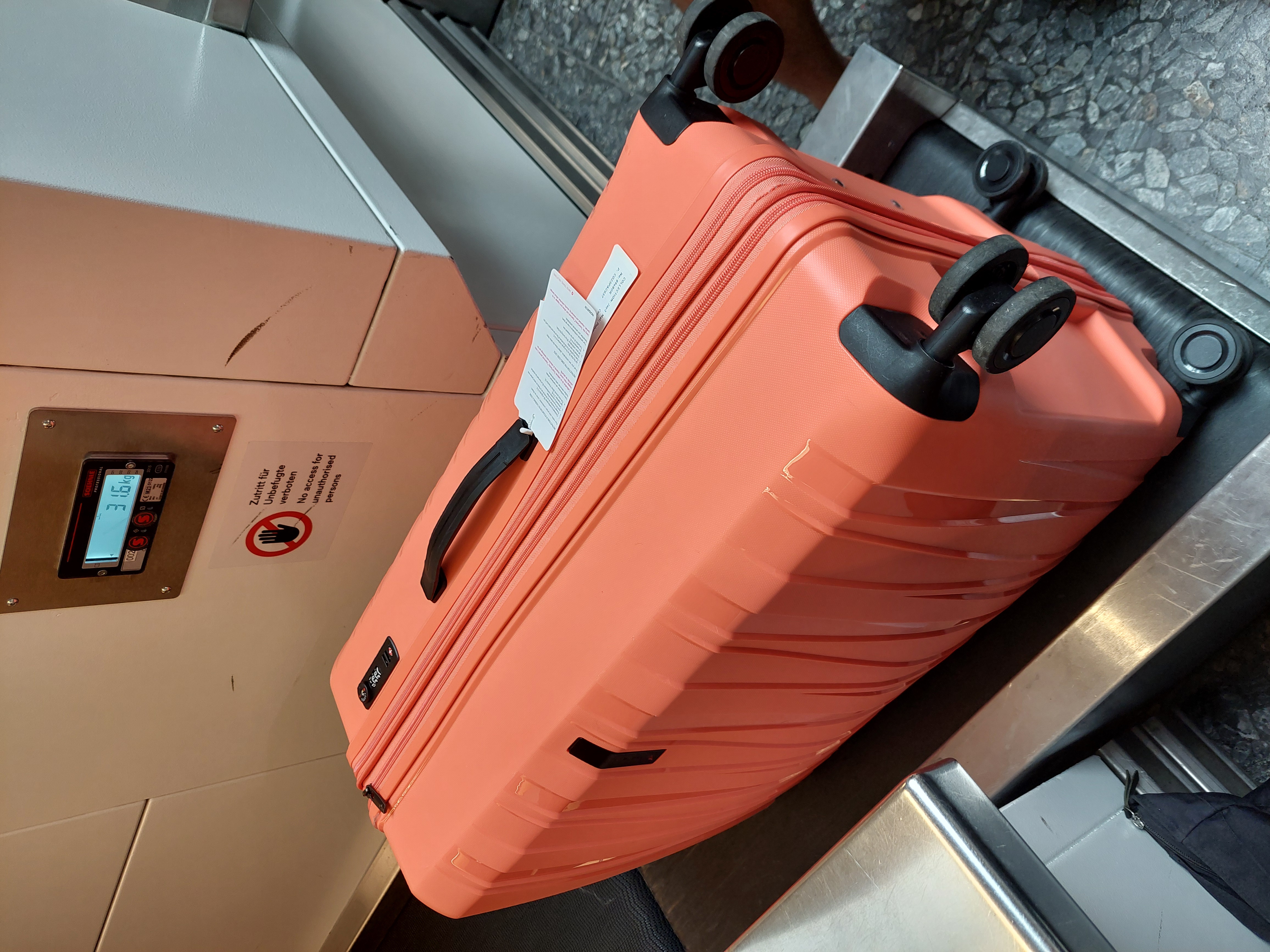 Punktladung: Der erste von Daves Koffern mit 31.6 von erlaubten 32kg