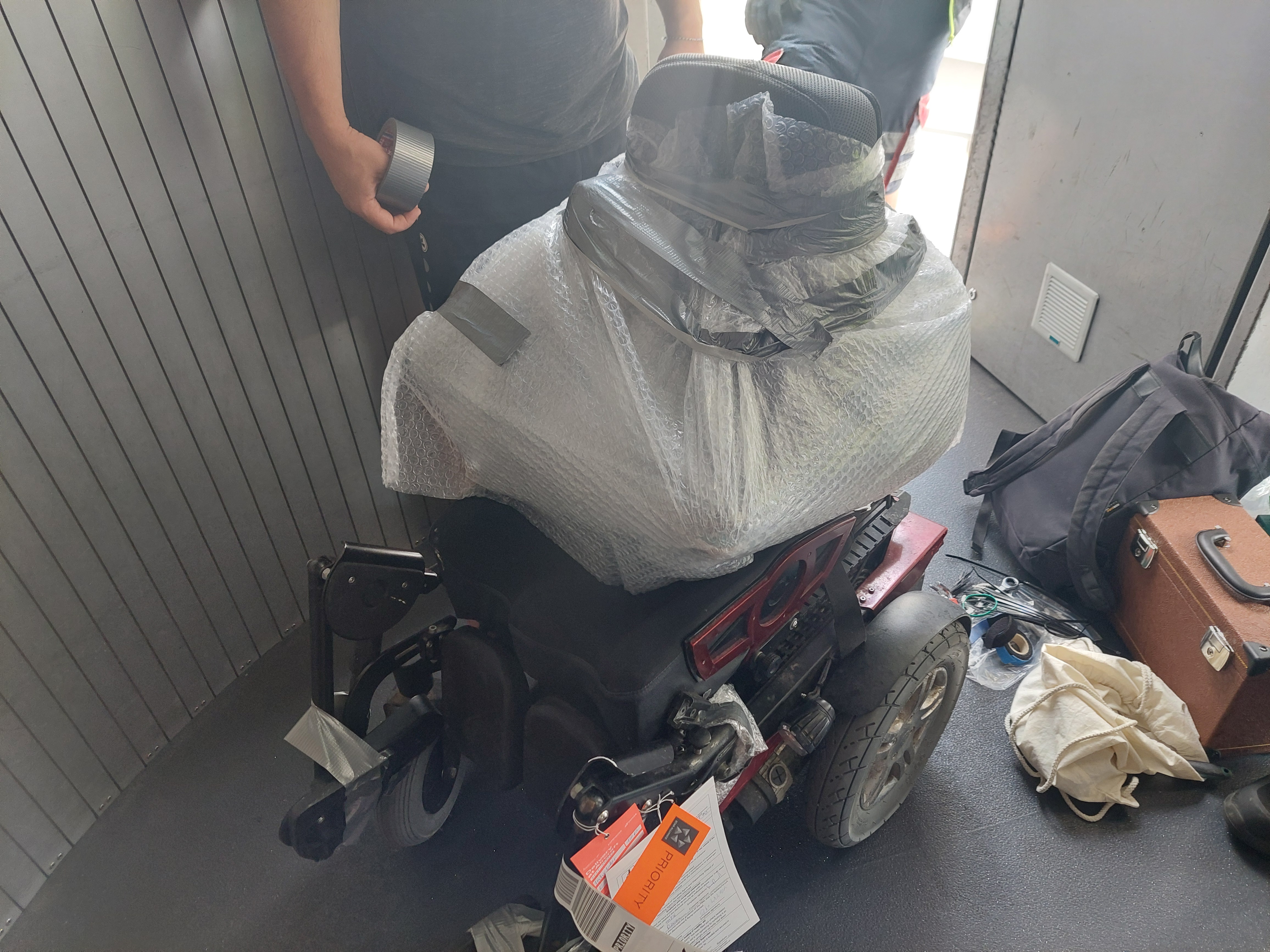 Demontage & Schutz der wichtigsten Teile am Rollstuhl von Dave