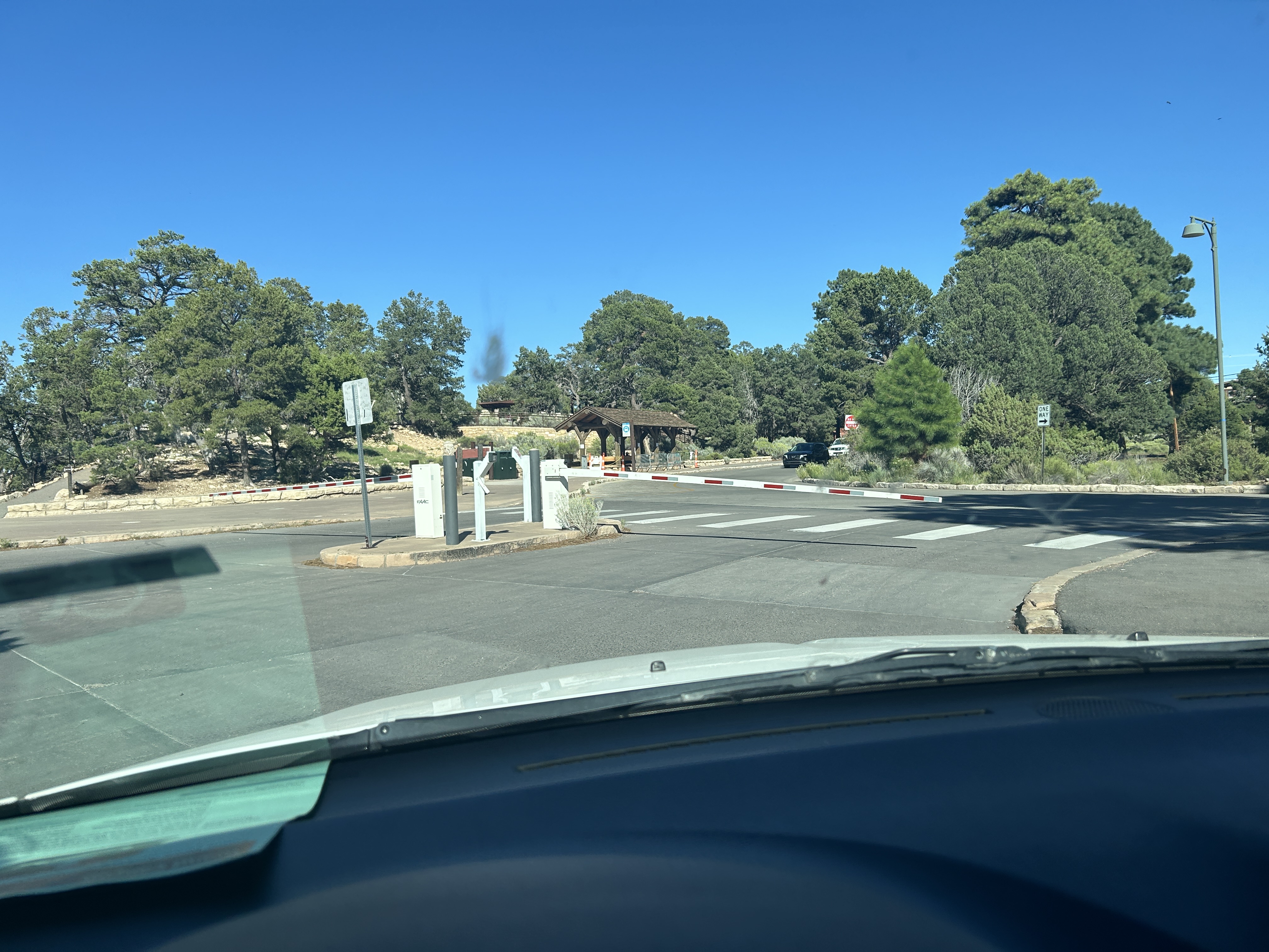 Zu dieser Barriere haben wir einen Code zum befahren der Hermit Road erhalten