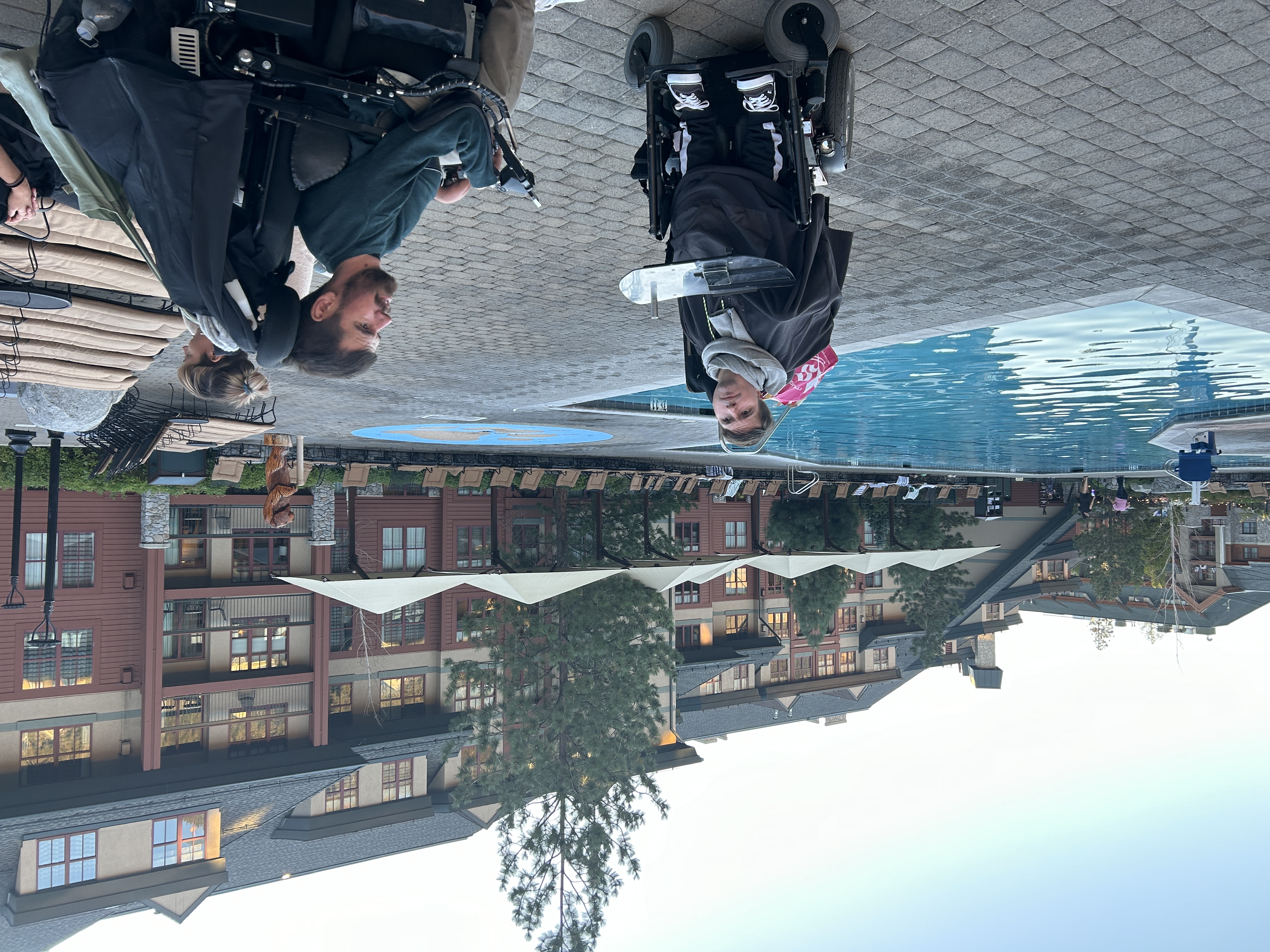 Poolanlage im Innenhof