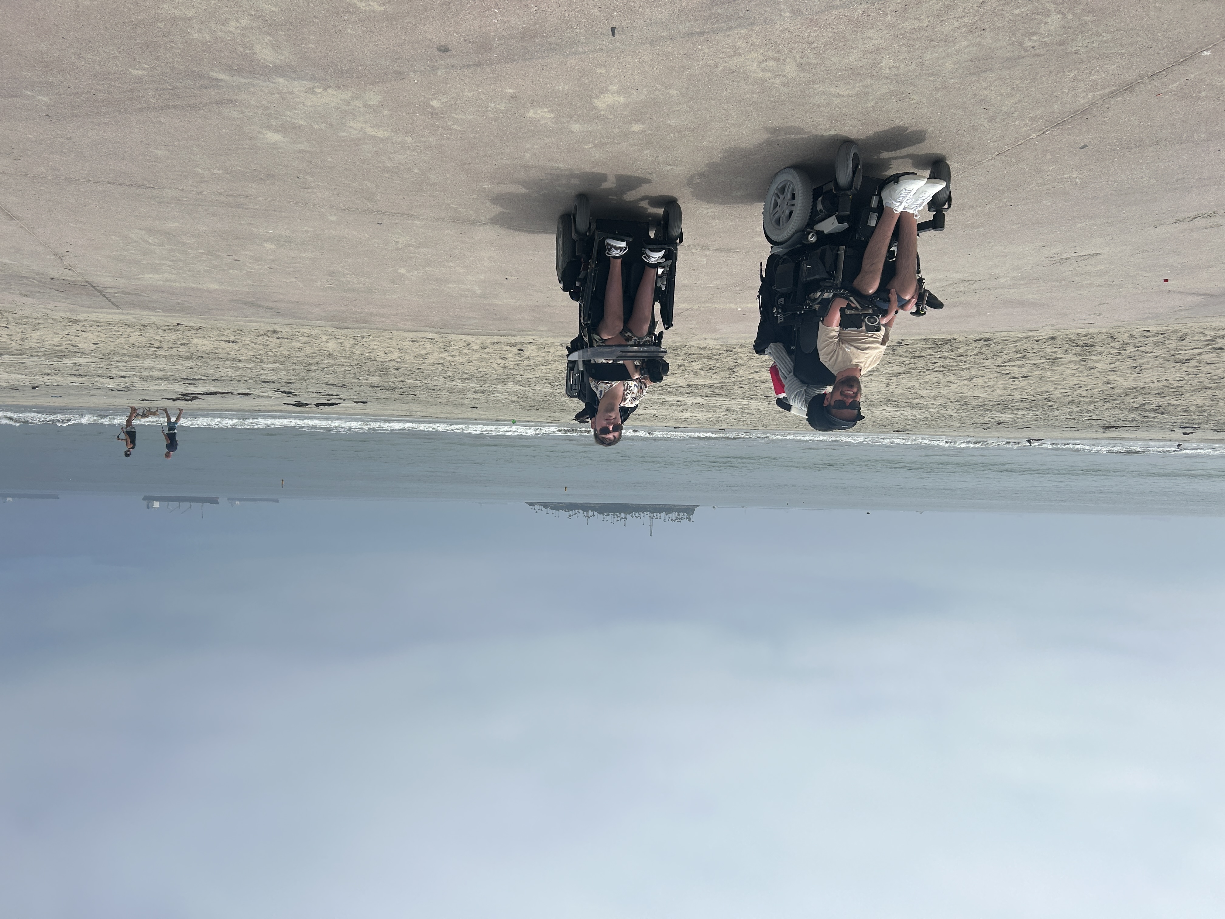 Vor den getarnten Ölbohrinseln in Long Beach