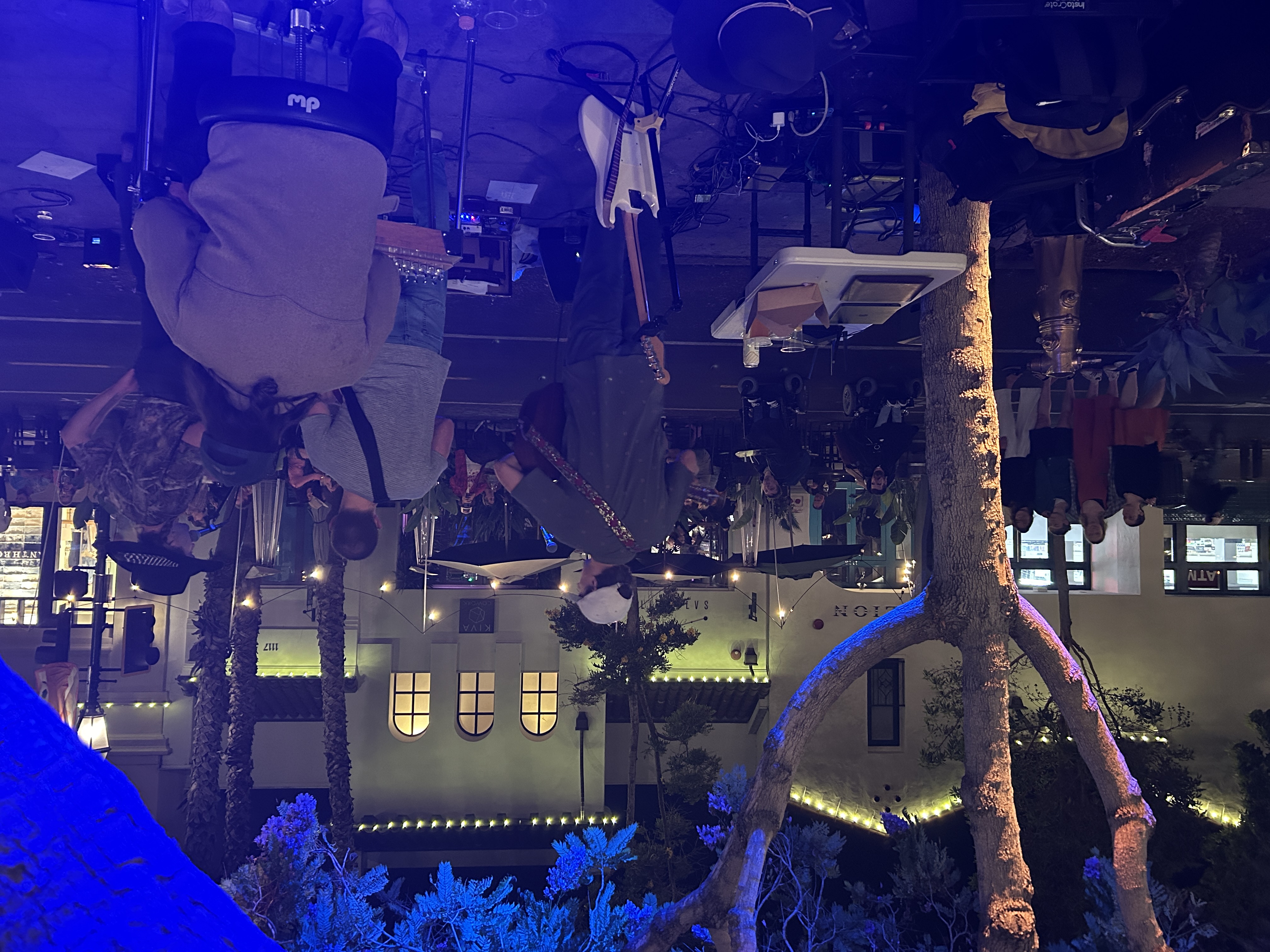 Bühne auf dem Trottoir