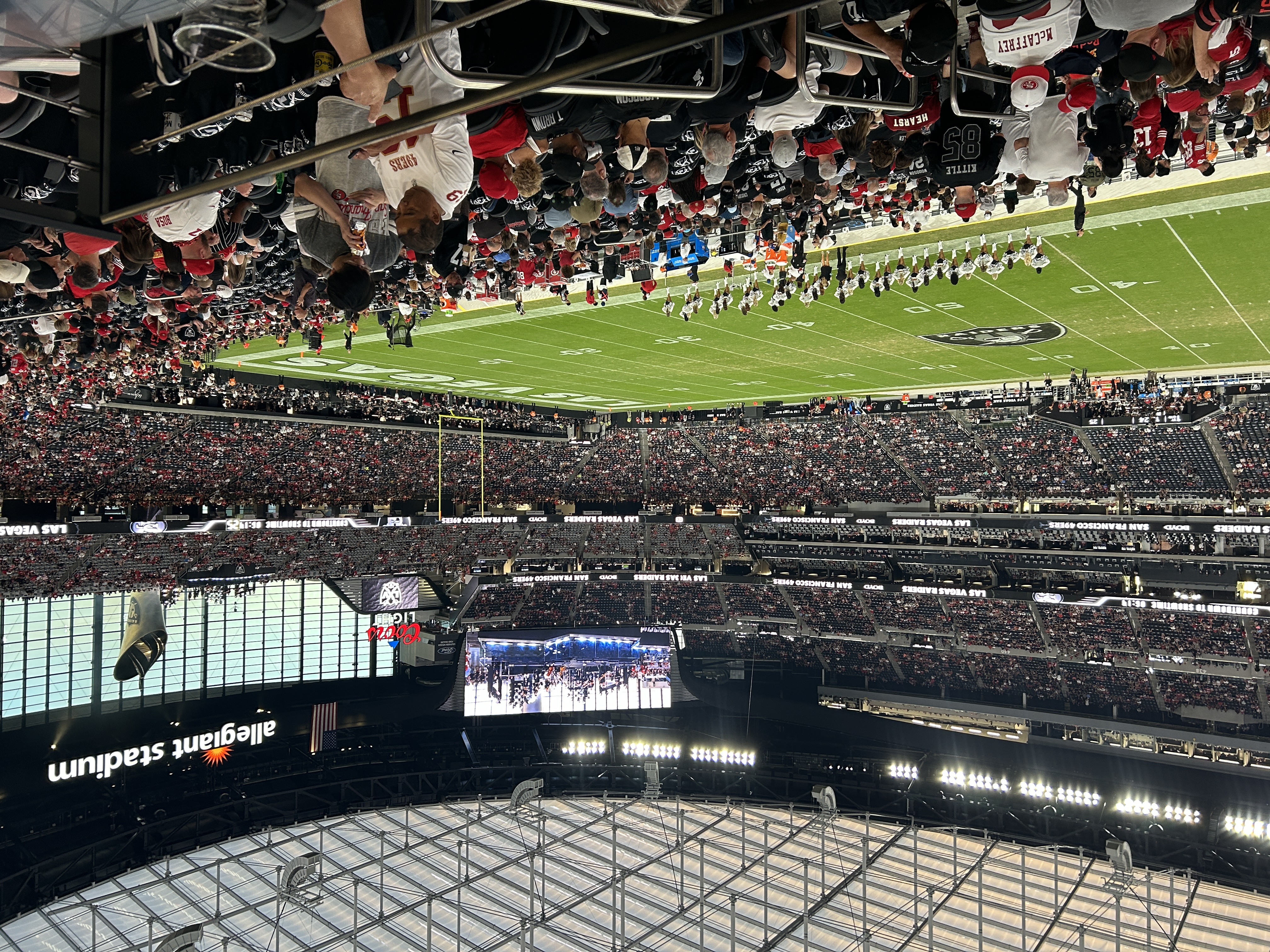 Raiders Band in Aktion rechts oben